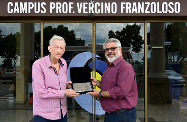 UNICNEC Bento recebe a visita do  histórico  Diretor Prof. Vercino Franzoloso