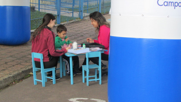 Alunas de Pedagogia se organizam para atividades de recreação