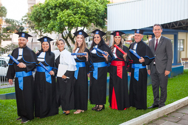 Formatura dos cursos de Engenharia de Produção, Administração e Direito