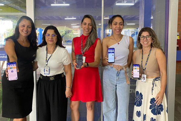 Faculdade CNEC Gravataí recebe representantes do Sindilojas para apresentação de parceria e novo aplicativo