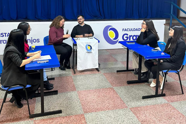 Alunos da Faculdade CNEC de Gravataí vivenciam aula prática de Mediação, Conciliação e Arbitragem