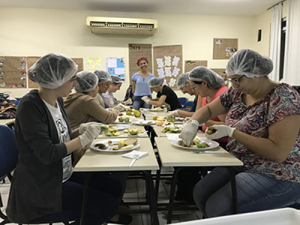 Oficina sobre a conexão do método BLW e alimentação escolar.