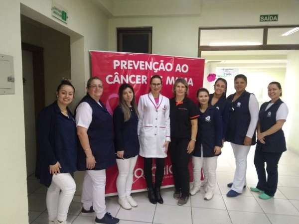 Curso de Enfermagem realiza ação sobre Outubro Rosa