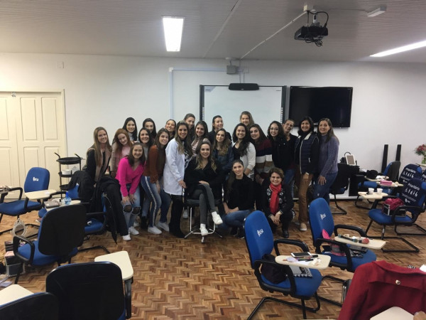 CURSOS UP CNEC DE AUTOMAQUIAGEM