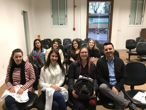 Curso de Fisioterapia da Faculdade CNEC Santo Ângelo  participando de Blitz Postural no Hospital Vida e Saúde de Santa Rosa.